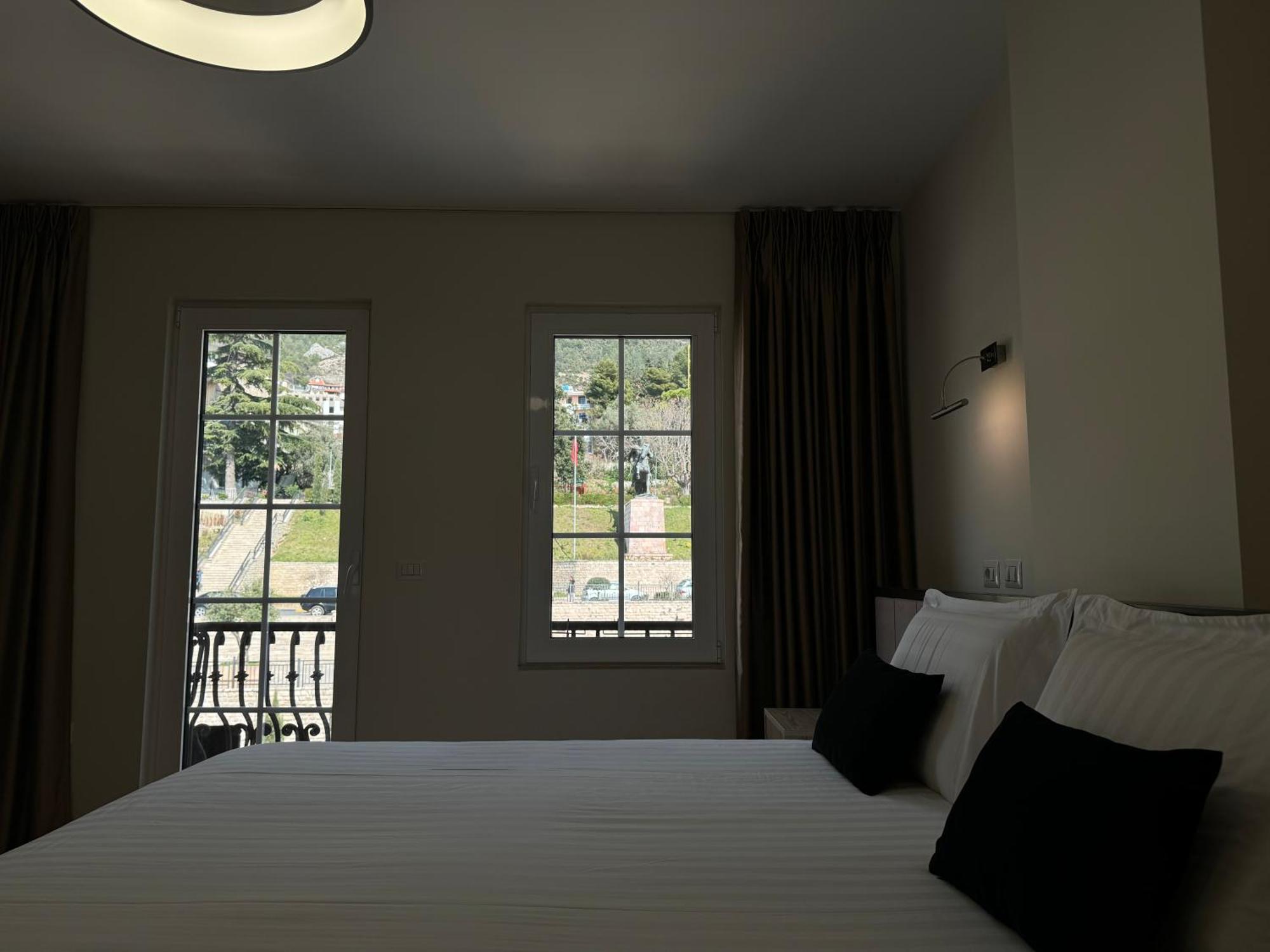 Mervin Hotel Krujë Eksteriør billede