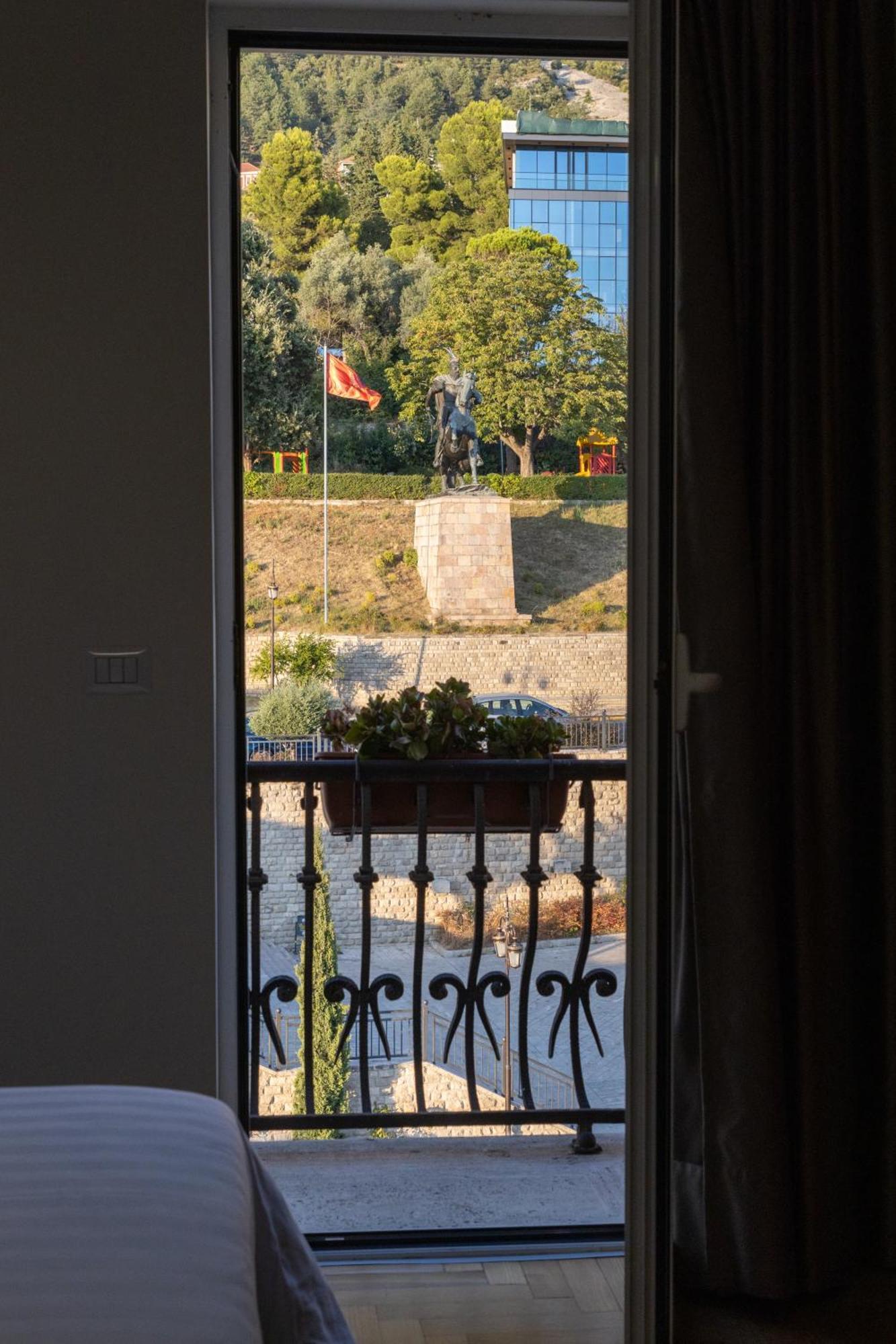 Mervin Hotel Krujë Eksteriør billede