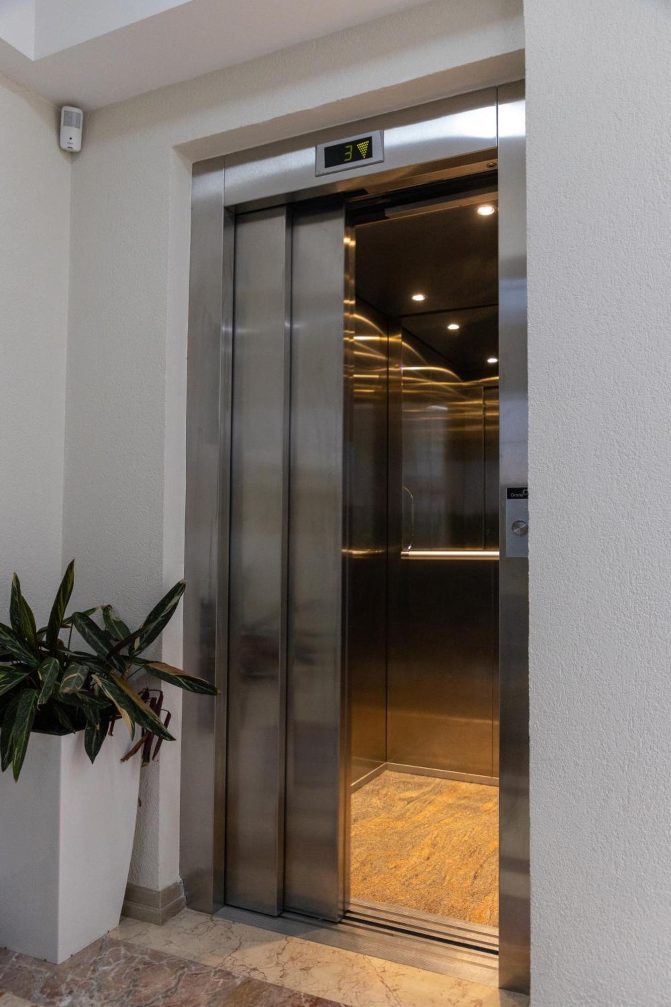 Mervin Hotel Krujë Eksteriør billede