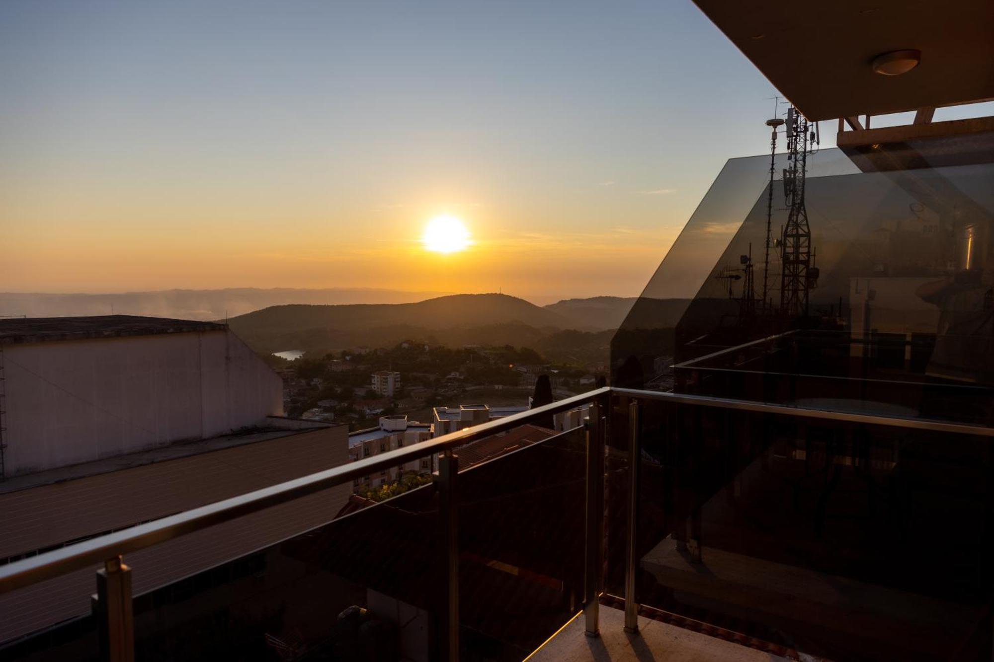 Mervin Hotel Krujë Eksteriør billede